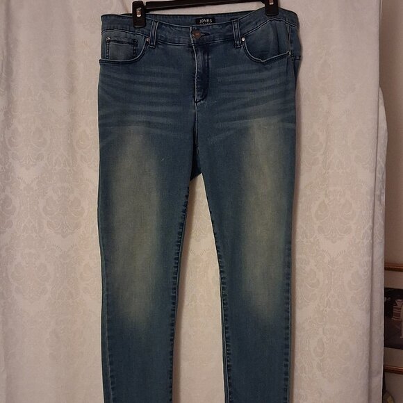 Jones Denim Jeans with straight leg; has stretch - Picture 1 of 1